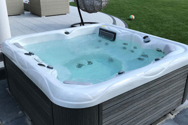 Jacuzzi Wellis®