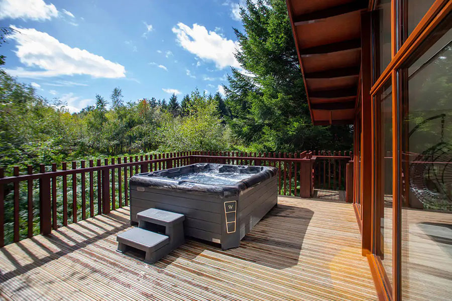 Jak przygotować podłoże do instalacji wanny spa w ogrodzie?